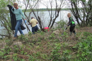 (Post-Record file photo)
Local residents of all ages pitch in to clean up the Washougal waterfront in April of 2015. The Port of Camas-Washougal will host another Earth Day cleanup from 2 to 4 p.m., Friday, April 20, at Washougal Waterfront Park and Trail, 335 S. “A” St., Washougal.