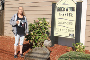 Washougal resident Saree Adams stands outside the Rockwood Terrace Apartments in Washougal on Thursday, Oct. 13, 2022. (Doug Flanagan/Post-Record)