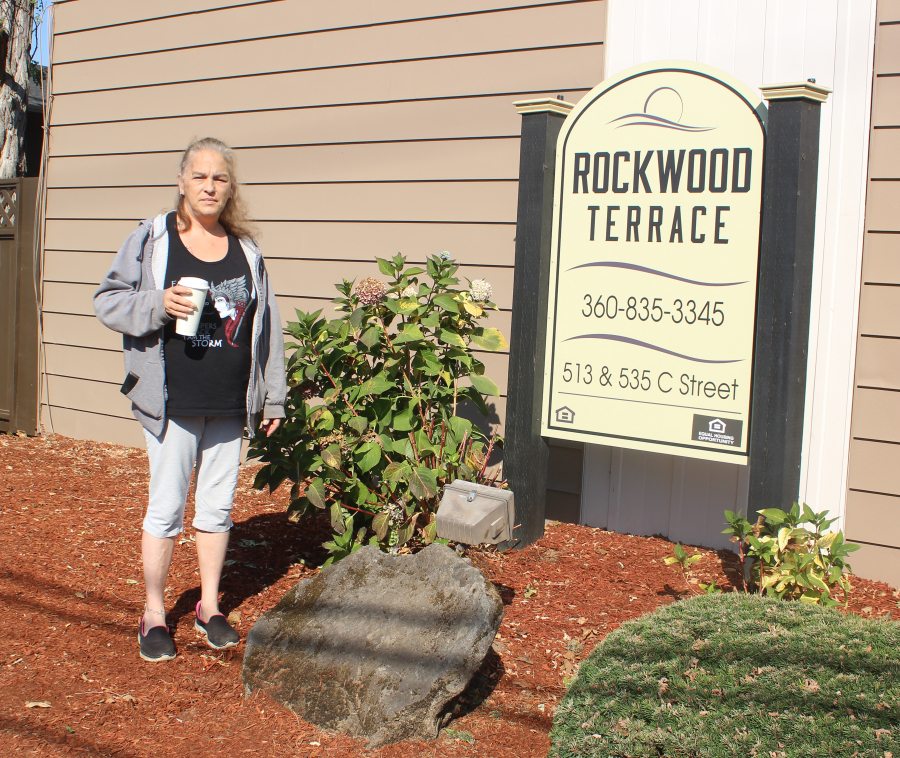 Washougal resident Saree Adams stands outside the Rockwood Terrace Apartments in Washougal on Thursday, Oct. 13, 2022. (Doug Flanagan/Post-Record)