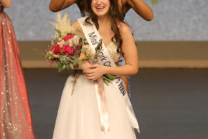 Naomi Green crowns Washougal High School junior Tia Williams the winner of the Miss Clark County's Outstanding Teen pageant on Sunday, Nov. 13, 2022, in Ridgefield, Wash. (Contributed photo courtesy of Keith Krueger)